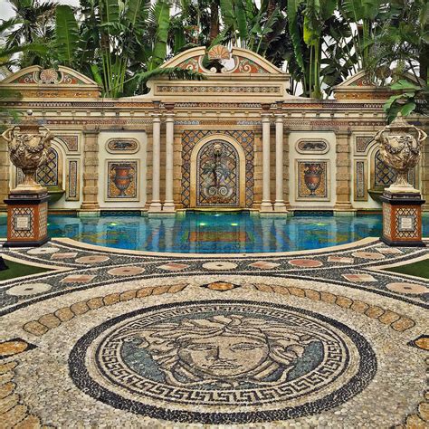 vebdita maison versace|versace house.